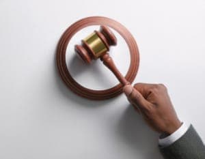 <i><em class="italic" style="white-space: pre-wrap;">Juíza suspende majoração prevista na LC 224/2025 e aponta desvio de finalidade</em></i>